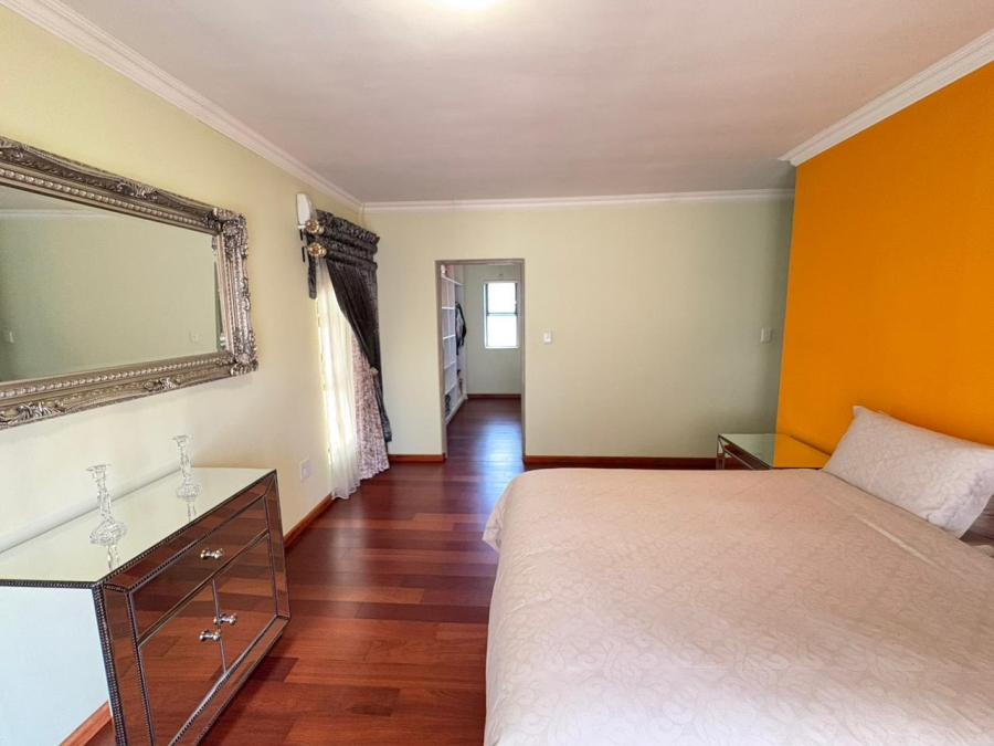 To Let 4 Bedroom Property for Rent in Uitzicht Western Cape